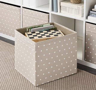 Caja IKEA DRÖNA beige con lunares 33x38x33 cm