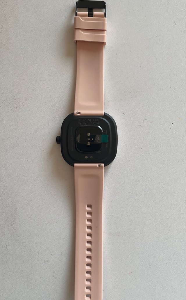 Reloj inteligente Doogee dorado y rosa