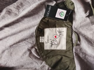Giubbotto premaman verde che ripara mamma e bambin
