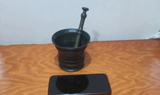 Antiguo mortero de bronce