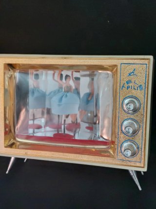 TV  miniatura antiguo