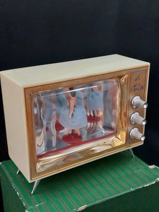 TV  miniatura antiguo