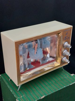 TV  miniatura antiguo