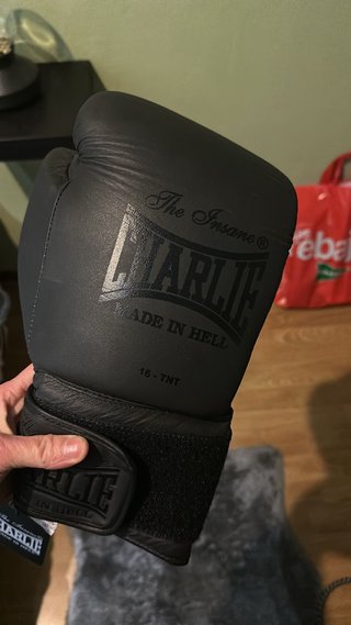 Guantes Boxeo Charlie 16oz Made in Hell (Sin usar)