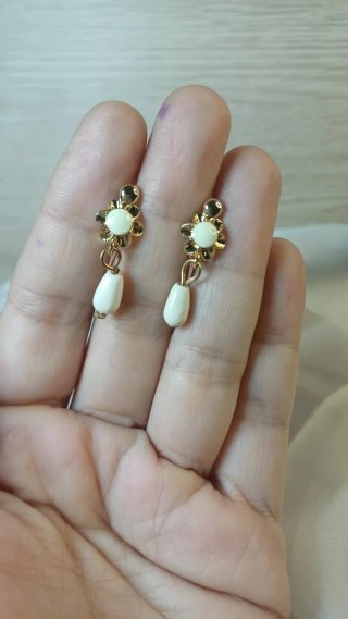 Pendientes Corales Blancos Chapado Oro