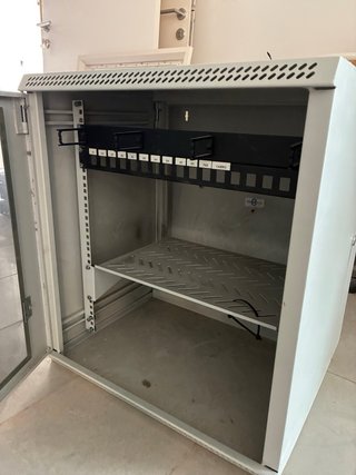 Armario Rack 19 con puerta de cristal