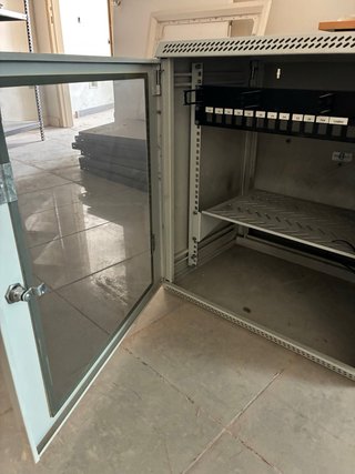 Armario Rack 19 con puerta de cristal