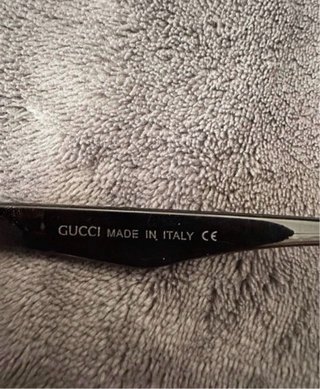 Gafas de sol Gucci negras y doradas