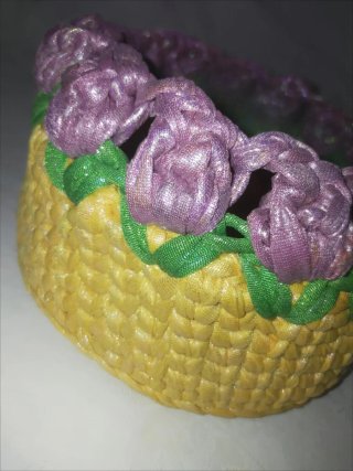 Cestino uncinetto decorato fiori