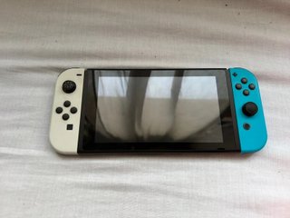 Nintendo Switch Azul y Blanco
