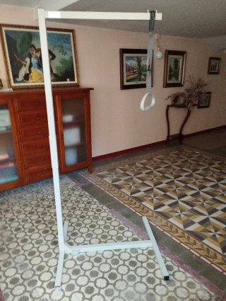 Grua de bipedestacion y triangulo de ayuda.