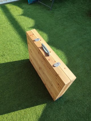 Tavolo pieghevole in legno e metallo