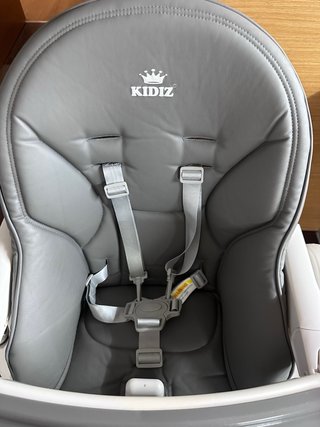 Trona reclinable multiposición plegable
