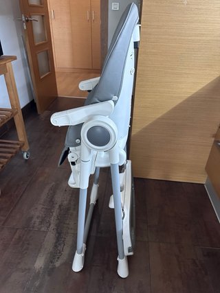 Trona reclinable multiposición plegable