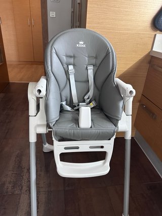 Trona reclinable multiposición plegable