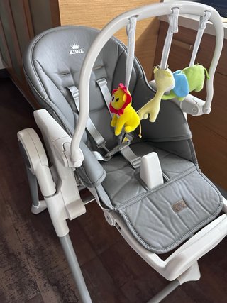 Trona reclinable multiposición plegable