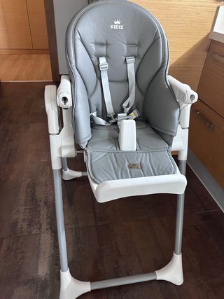 Trona reclinable multiposición plegable