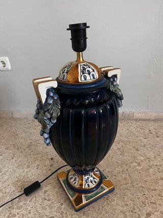 Lámpara de mesa cerámica azul y dorada