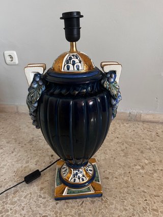 Lámpara de mesa cerámica azul y dorada