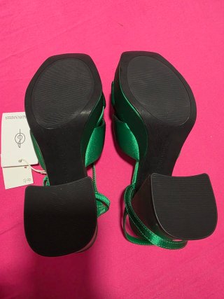 Zapatos de tacón Stradivarius verdes