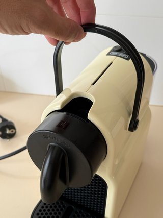 Cafetera Nespresso Beige COMO NUEVA