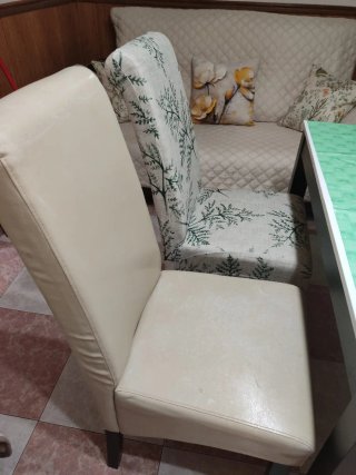 Sillas de comedor beige.  4 sillas