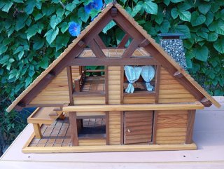 Casa de muñecas de madera