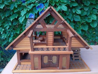 Casa de muñecas de madera