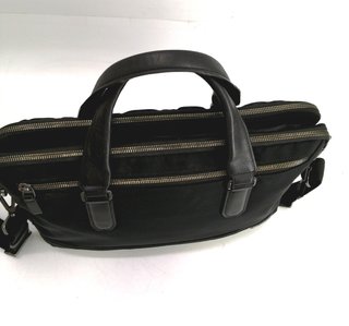 Maletín Tumi Harrison Sycamore Nylon Negro