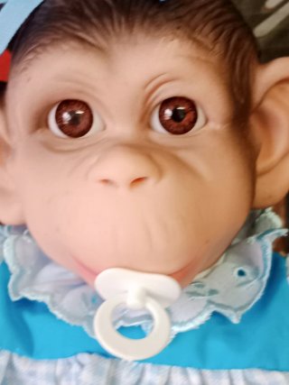 Mono bebe,cuerpo de goma blandito ojos cristal nur