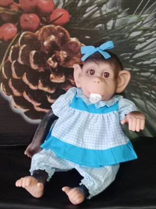 Mono bebe,cuerpo de goma blandito ojos cristal nur