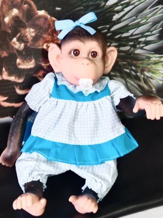 Mono bebe,cuerpo de goma blandito ojos cristal nur