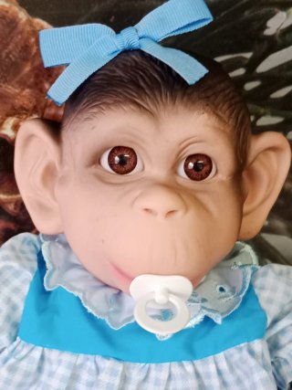 Mono bebe,cuerpo de goma blandito ojos cristal nur