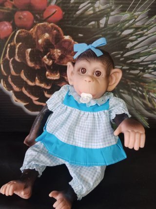 Mono bebe,cuerpo de goma blandito ojos cristal nur