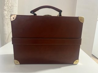 Cajón antiguo piel Rey Pavón 200 cartuchos