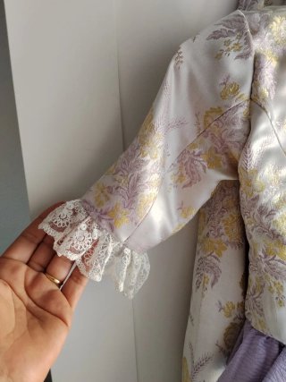 Traje de Fallera Niña Oro y Lila Tiene para sacar