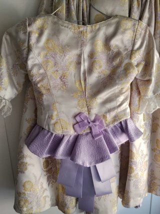 Traje de Fallera Niña Oro y Lila Tiene para sacar