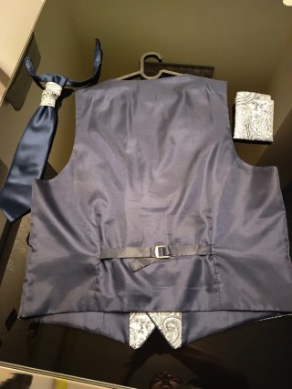 Chaleco y corbata de boda blanco y azul