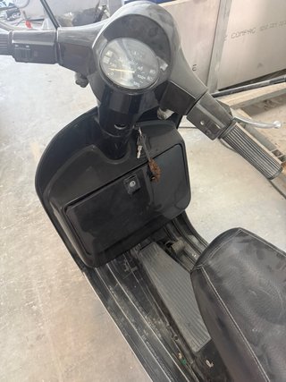Vespa Negra Scooter