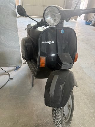 Vespa Negra Scooter
