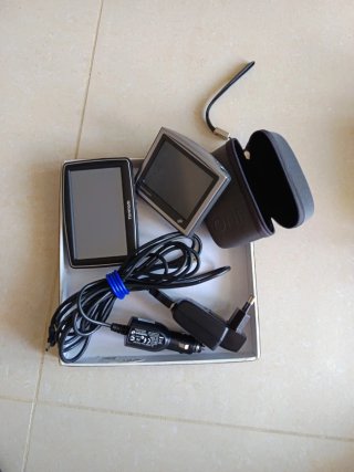 2 TomTom GPS con cables y funda