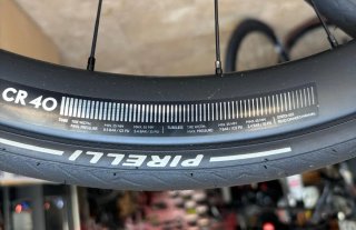 Ruedas BMC CR 40 Carbon + Neumáticos Pirelli Zero