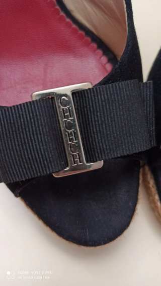 Sandalias cuña Carolina Herrera negras