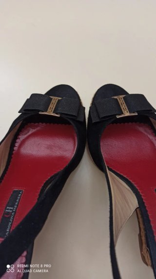 Sandalias cuña Carolina Herrera negras