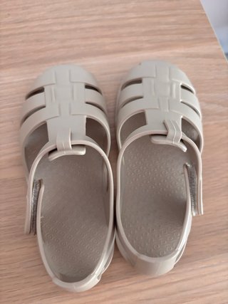 Sandalias Igor Talla 26 Beige