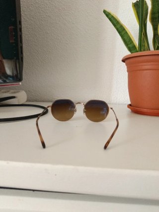 Gafas de sol Ray-Ban doradas y marrones