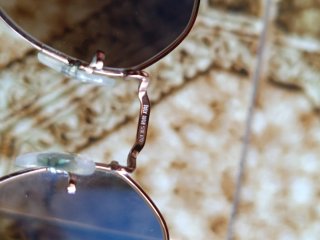 Gafas de sol Ray-Ban doradas y marrones