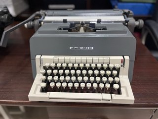 Máquina de escribir Olivetti Linea 98