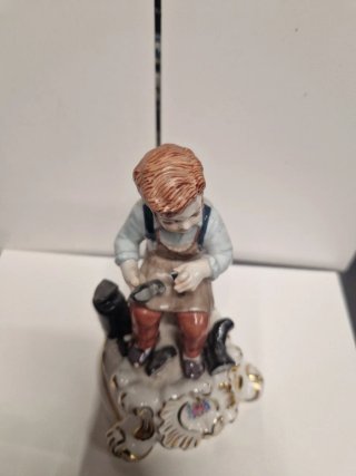 Figura zapatero porcelana