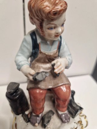Figura zapatero porcelana
